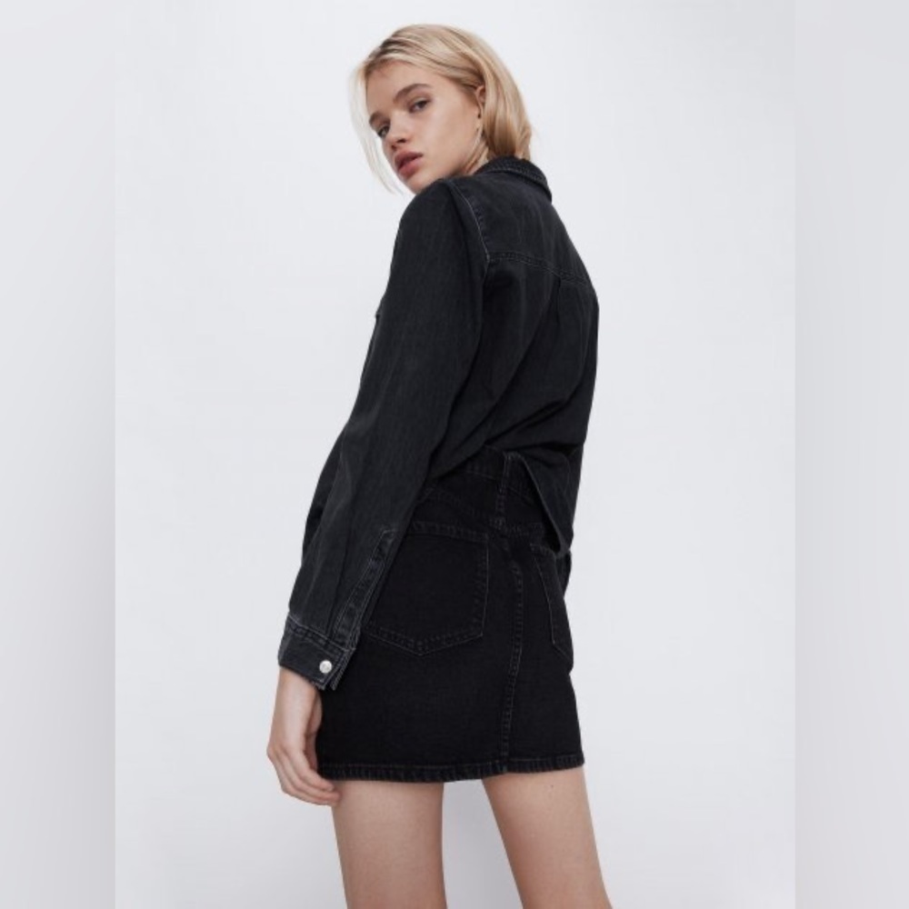 Zara Mini Skirt - Picture 2 of 8